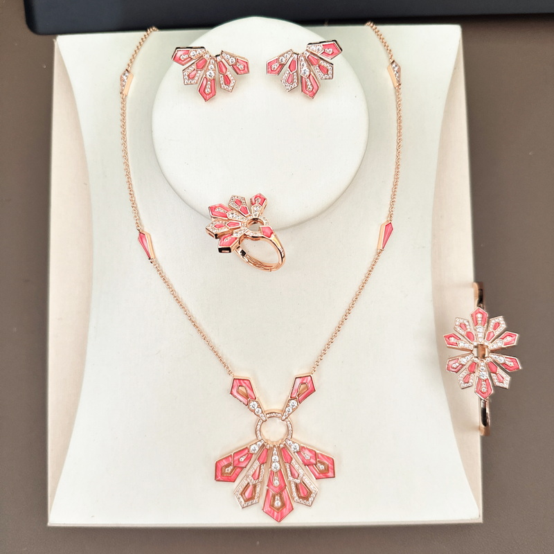 Tasarım Koleksiyonu Tarzı Yüzü - Vintage Collectible Jewelry incelemesi ve fiyatı