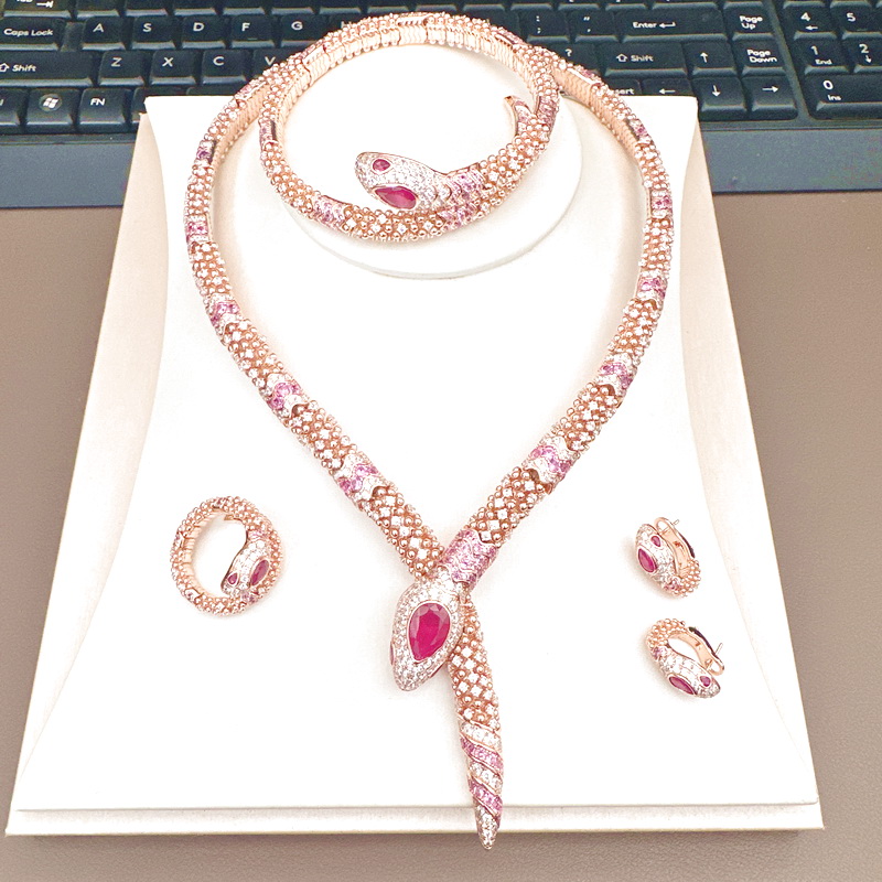 Tasarımcı Koleksiyonu Kolye Bi - Vintage Collectible Jewelry incelemesi ve fiyatı